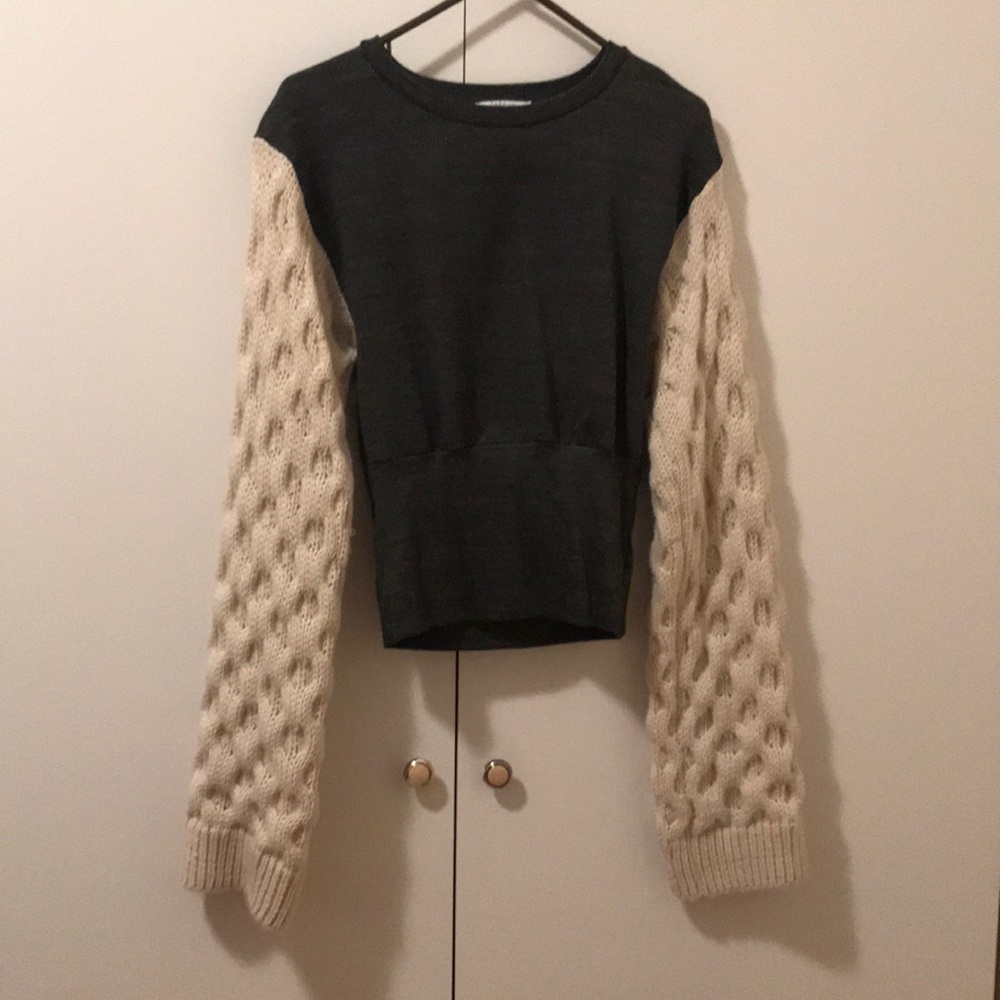 Fashionable sweater with Extra long woven sleeves